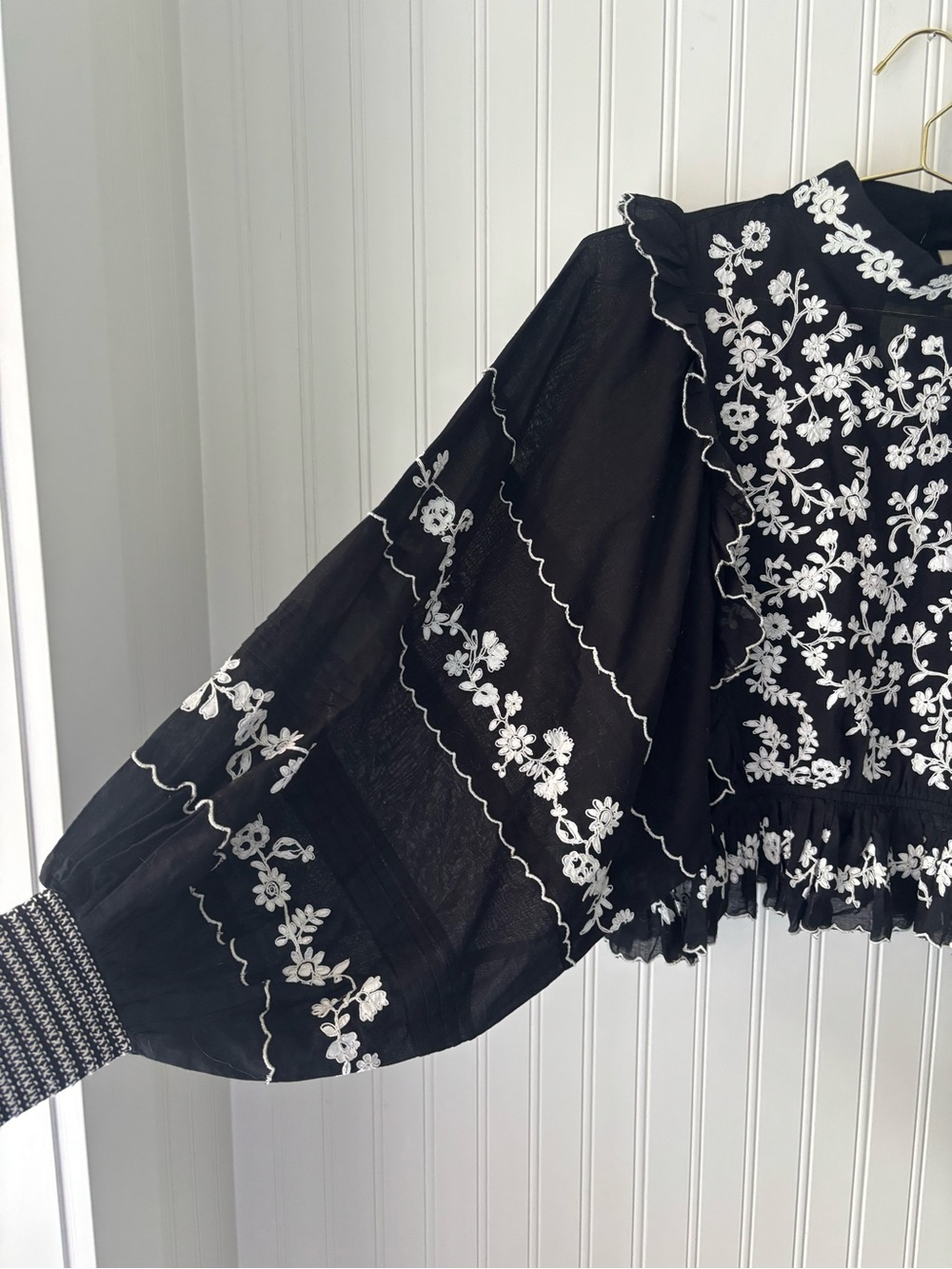 FARM RIO Black Floral Embroidered Ruffle-Trim Blouse - Picture 2 of 6